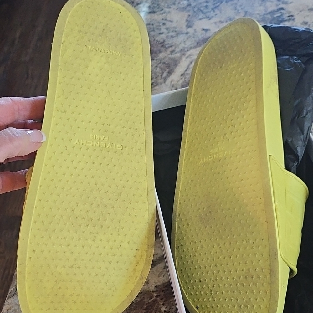 Givenchy Star-Patterned Yellow Slides - image 6